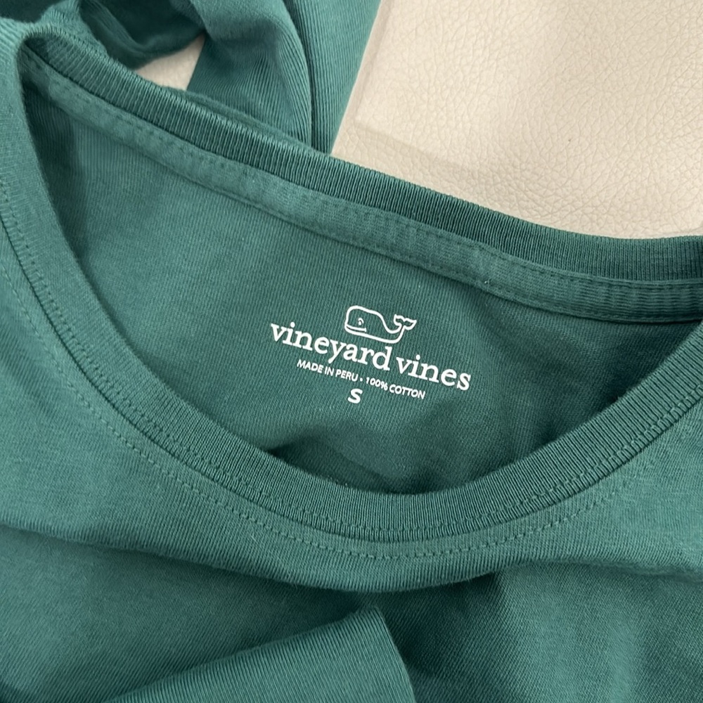 Vineyard vines Christmas shirt New without tags - Picture 3 of 3